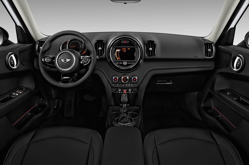 MINI Countryman (Baujahr 2017) - 5 Türen Cockpit und Innenraum