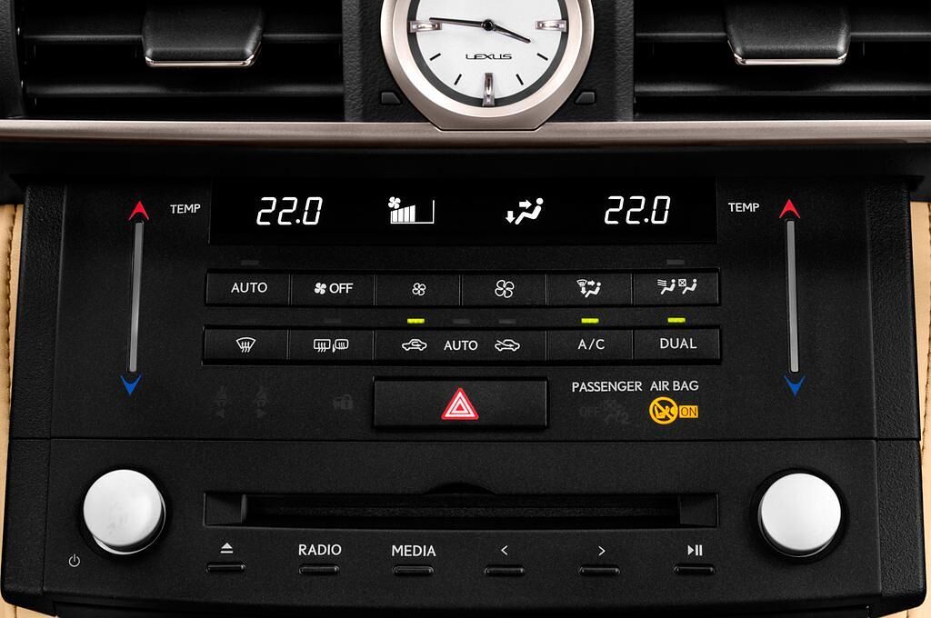 Lexus RC (Baujahr 2017) F Sport 2 Türen Radio und Infotainmentsystem