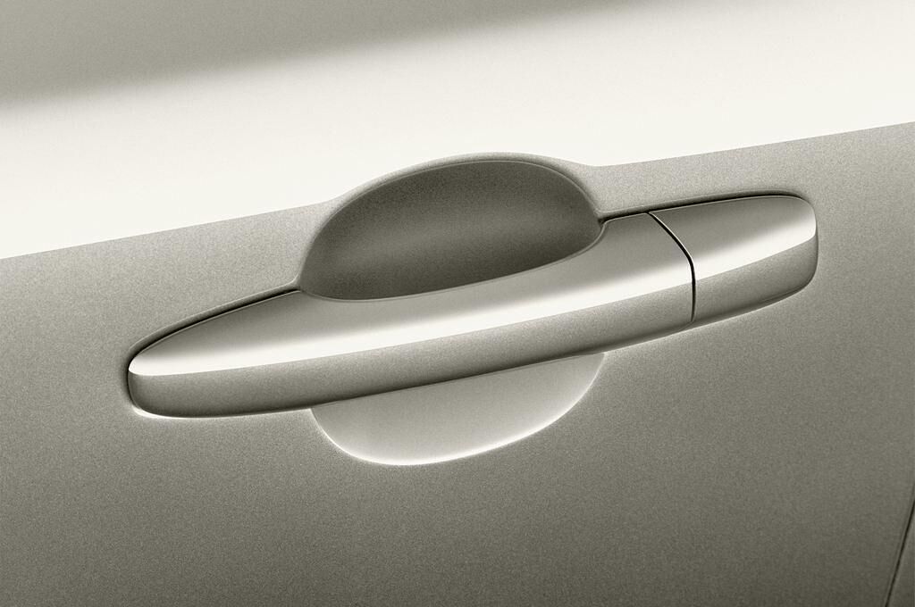 Volvo V40 (Baujahr 2017) Momentum 5 Türen Türgriff