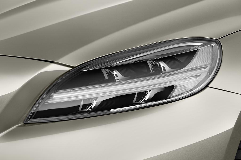 Volvo V40 (Baujahr 2017) Momentum 5 Türen Scheinwerfer