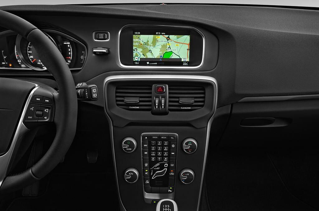 Volvo V40 (Baujahr 2017) Momentum 5 Türen Mittelkonsole