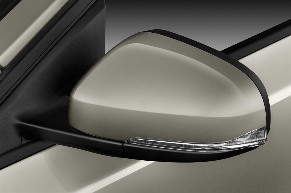 Volvo V40 (Baujahr 2017) Momentum 5 Türen Außenspiegel