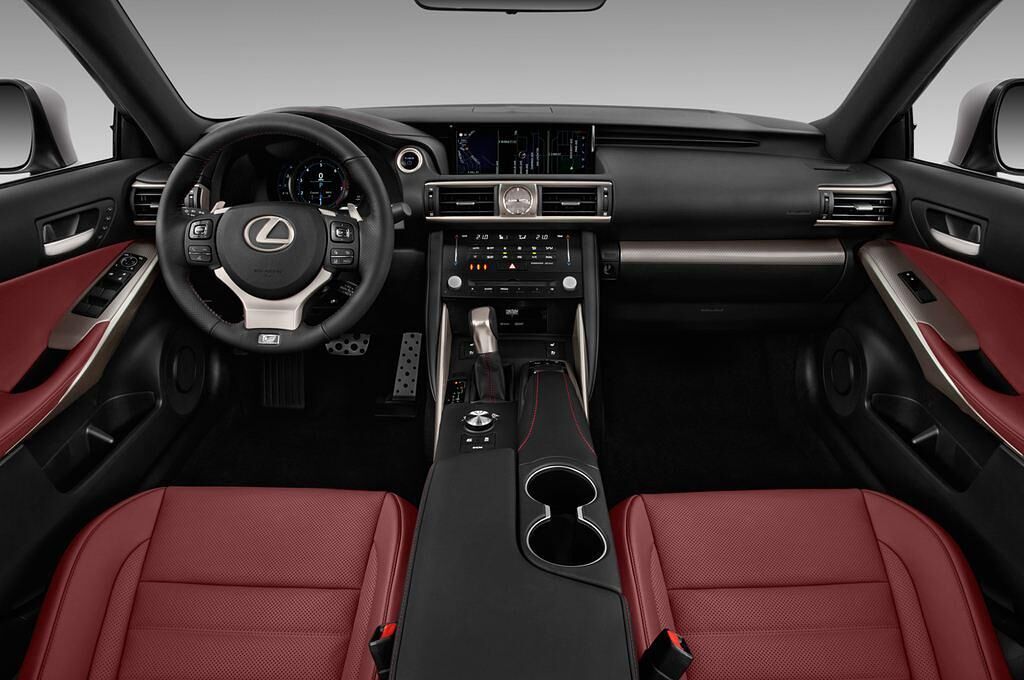 Lexus IS (Baujahr 2017) F-Sport 4 Türen Cockpit und Innenraum