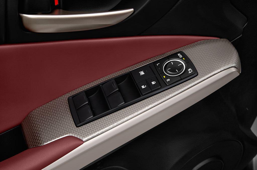 Lexus IS (Baujahr 2017) F-Sport 4 Türen Bedienungselemente Tür
