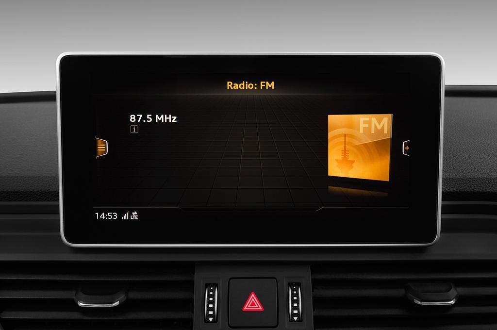 Audi Q5 (Baujahr 2017) Sport 5 Türen Radio und Infotainmentsystem