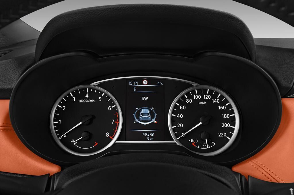 Nissan Micra (Baujahr 2017) Tekna 5 Türen Tacho und Fahrerinstrumente