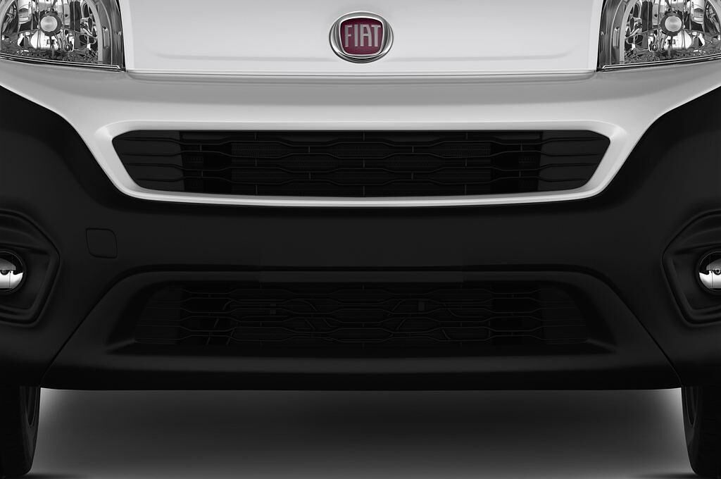 FIAT Fiorino (Baujahr 2017) Basis 4 Türen Kühlergrill und Scheinwerfer
