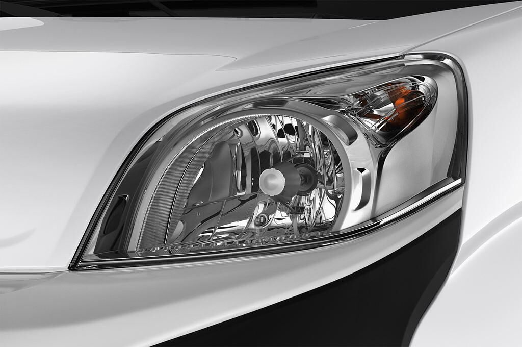 FIAT Fiorino (Baujahr 2017) Basis 4 Türen Scheinwerfer