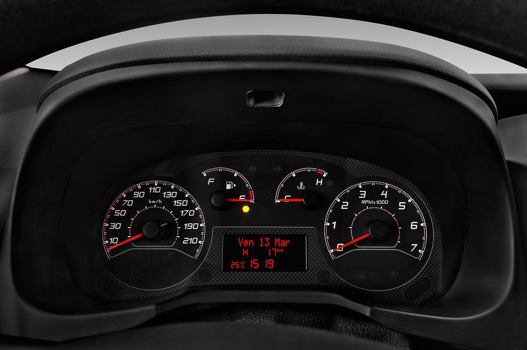 FIAT Fiorino (Baujahr 2017) Basis 4 Türen Tacho und Fahrerinstrumente