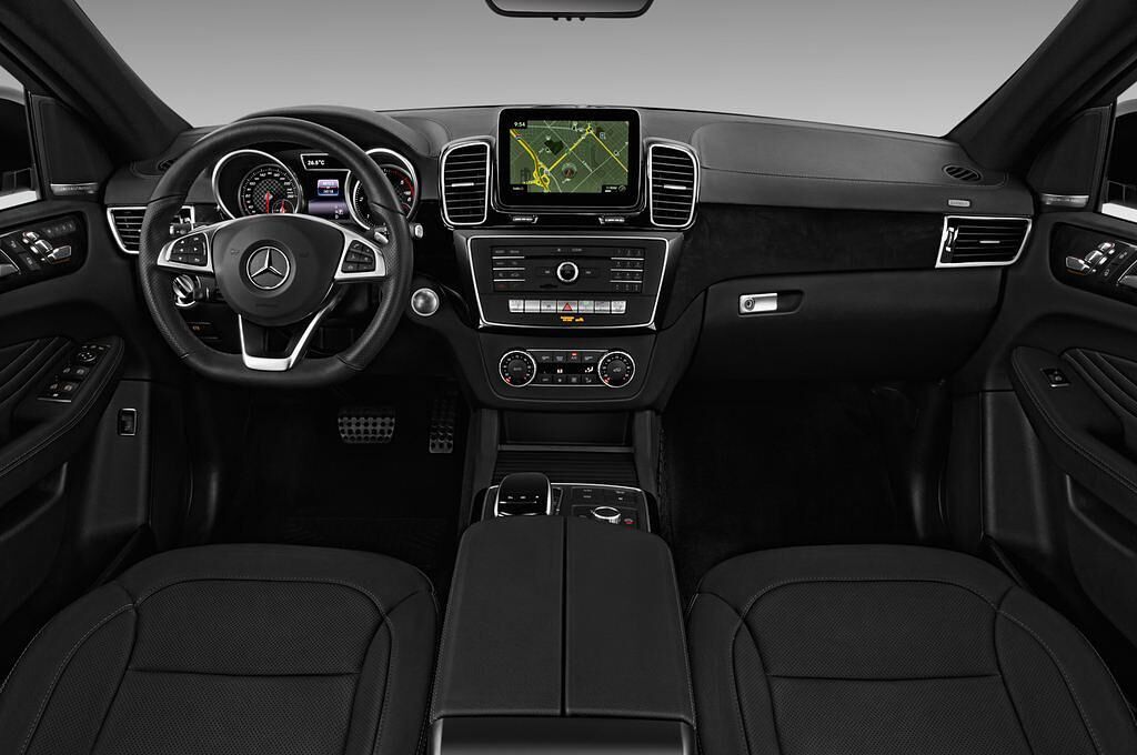 Mercedes GLE Coupe (Baujahr 2017) AMG 43 2 Türen Cockpit und Innenraum