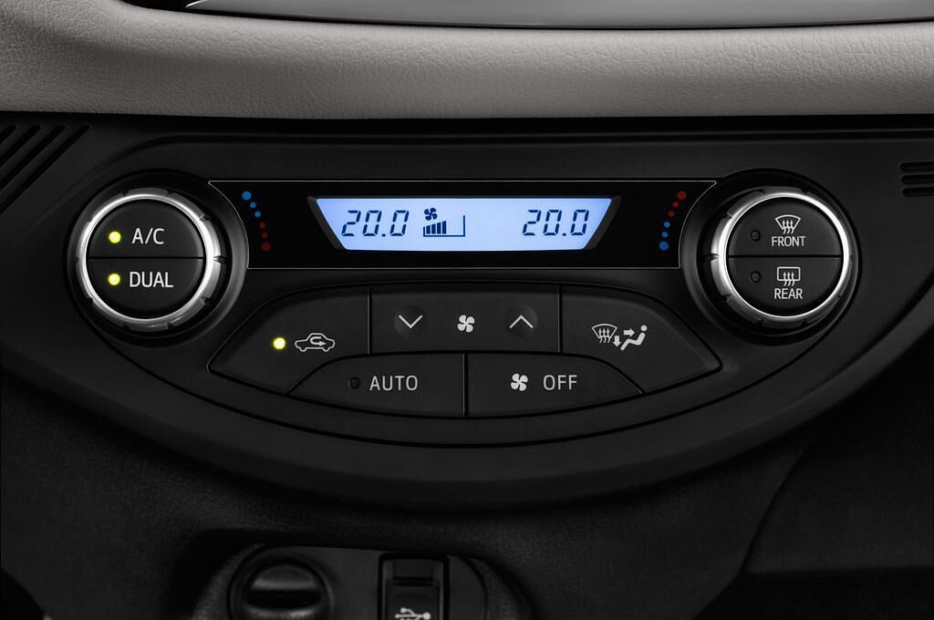 Toyota Yaris Hybride (Baujahr 2017) - 5 Türen Temperatur und Klimaanlage