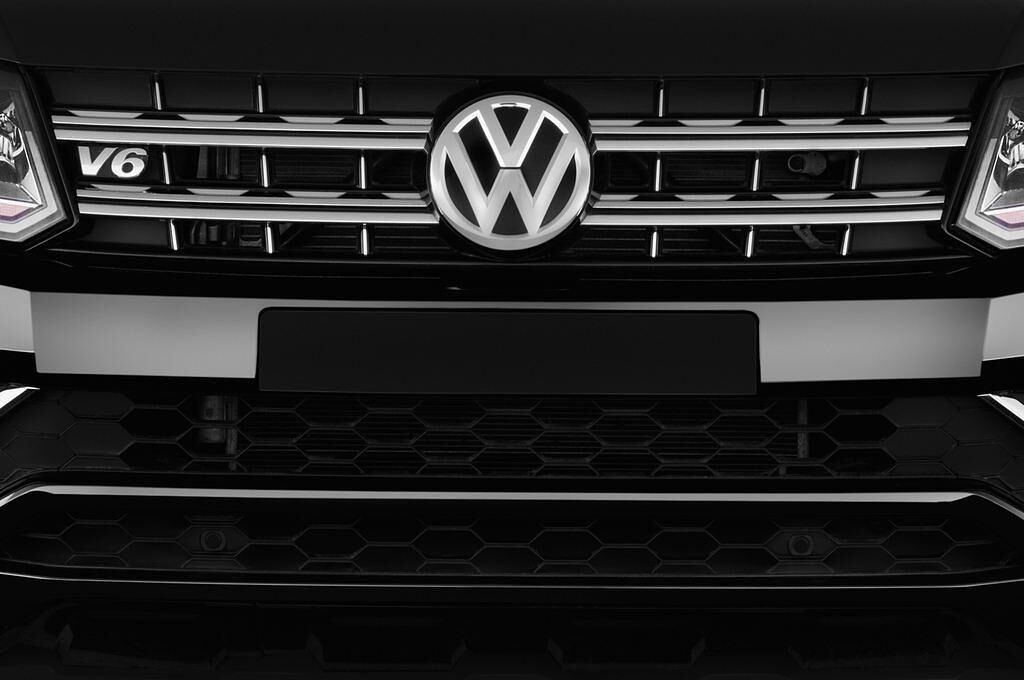 Volkswagen Amarok (Baujahr 2017) Aventura 4 Türen Kühlergrill und Scheinwerfer