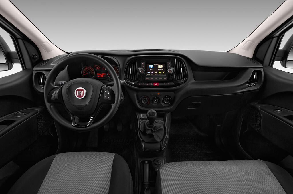 FIAT Doblo Cargo (Baujahr 2017) Basis 4 Türen Cockpit und Innenraum