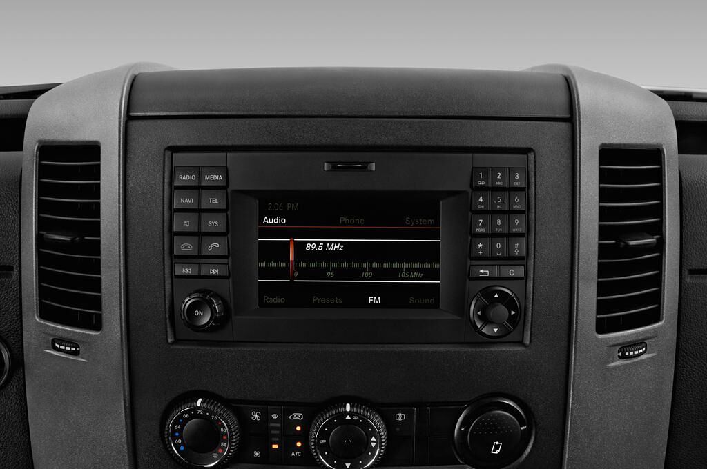 Mercedes Sprinter (Baujahr 2017) - 4 Türen Radio und Infotainmentsystem
