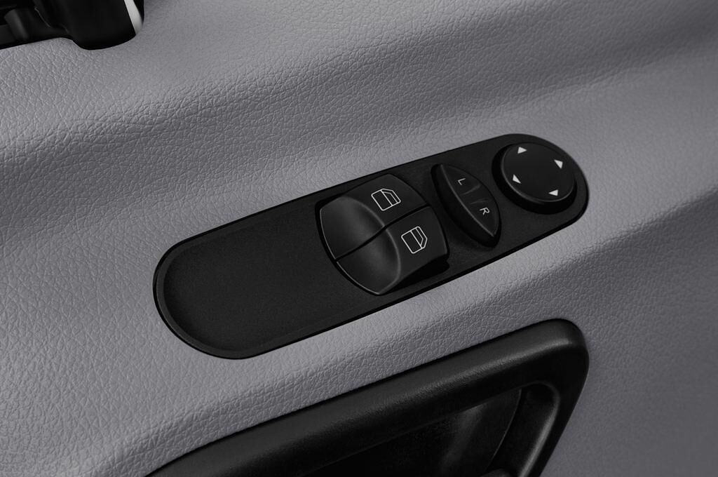 Mercedes Sprinter (Baujahr 2017) - 4 Türen Bedienungselemente Tür