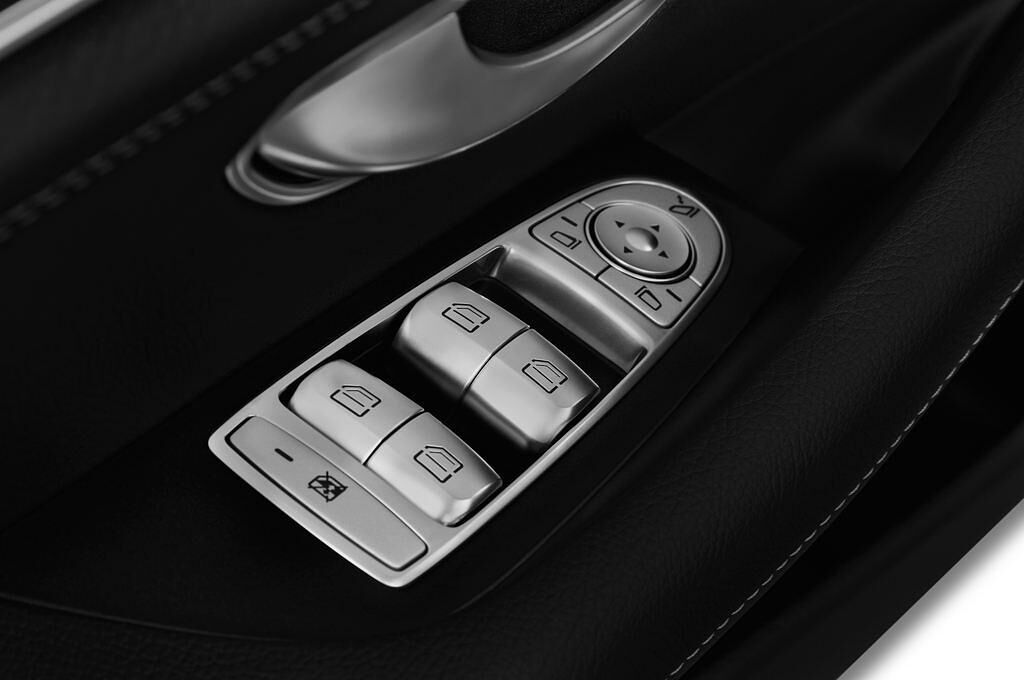Mercedes E Class (Baujahr 2017) AMG Line 2 Türen Bedienungselemente Tür