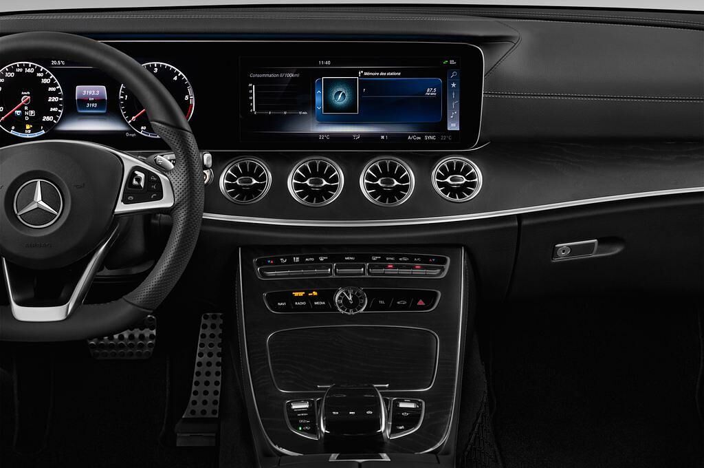 Mercedes E Class (Baujahr 2017) AMG Line 2 Türen Mittelkonsole