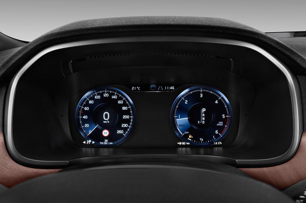Volvo V90 (Baujahr 2017) Inscription 5 Türen Tacho und Fahrerinstrumente