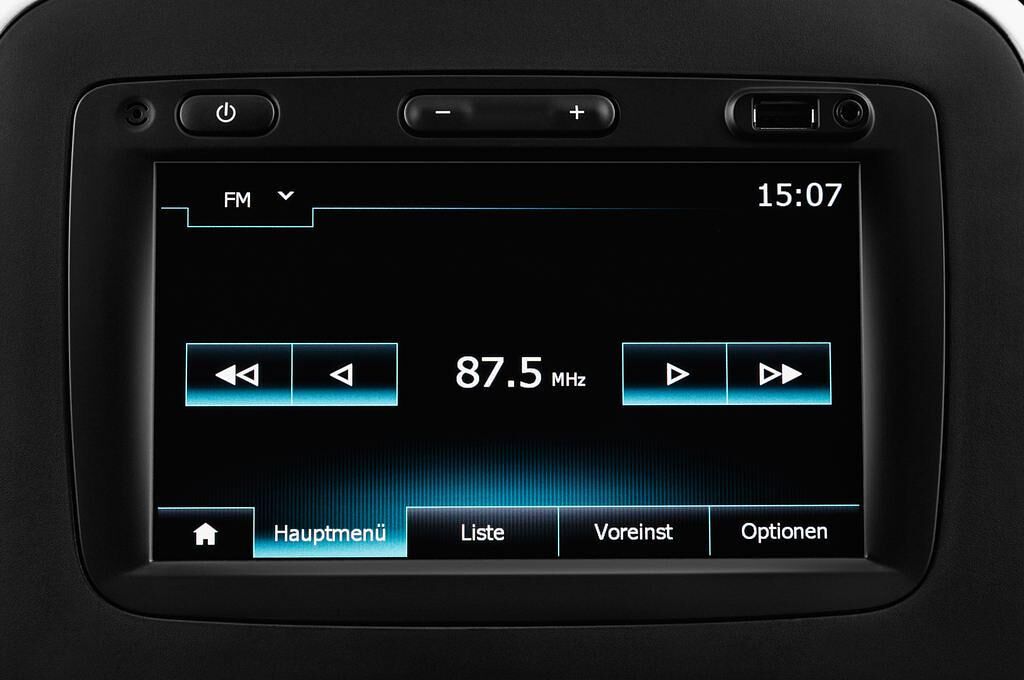 Nissan NV300 (Baujahr 2017) Comfort 4 Türen Radio und Infotainmentsystem
