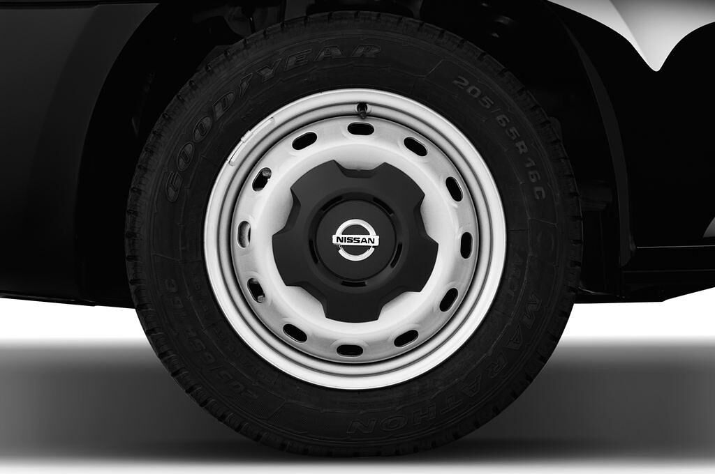 Nissan NV300 (Baujahr 2017) Comfort 4 Türen Reifen und Felge