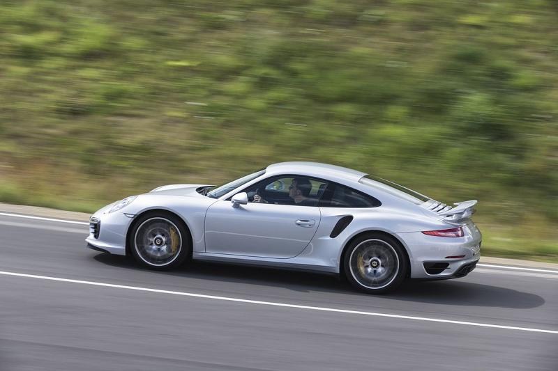 Der Porsche 911 Turbo S ist 4,51 Meter lang