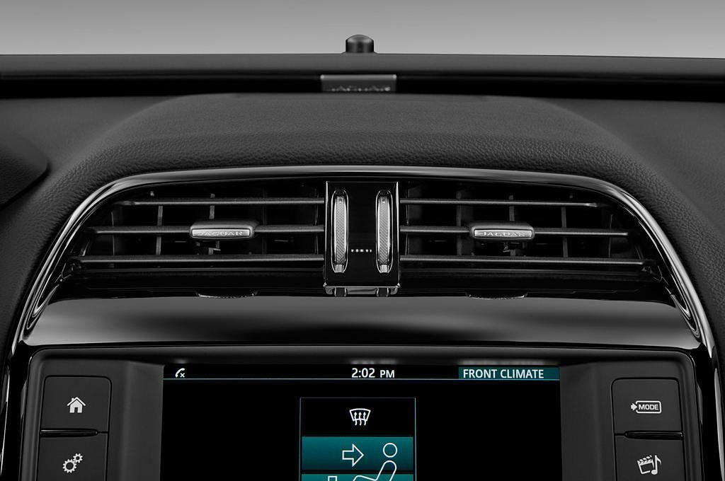 Jaguar XE (Baujahr 2018) Prestige 4 Türen Lüftung