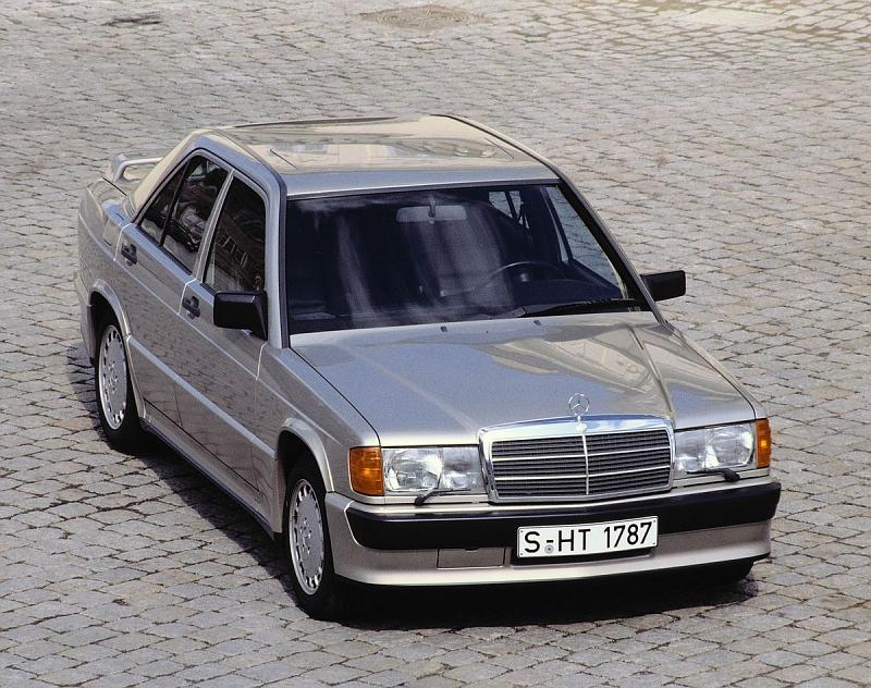 Der Mercedes-Benz 190 E 2.3-16 hatte einen 16-Ventil-Vierzylinder-Motor mit 185 PS