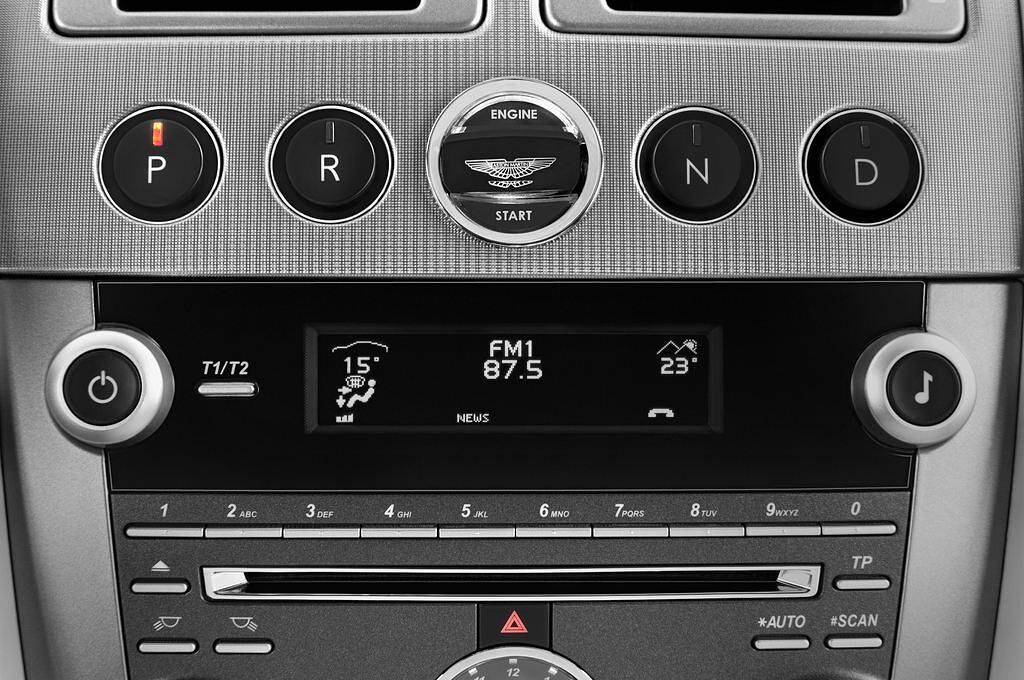 Aston Martin Rapide (Baujahr 2011) Luxury 5 Türen Radio und Infotainmentsystem
