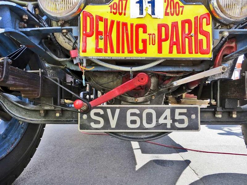 Im Jahr 2007 hat er die 12.000 Kilometer lange Rallye Peking - Paris in seiner Klasse gewonnen.