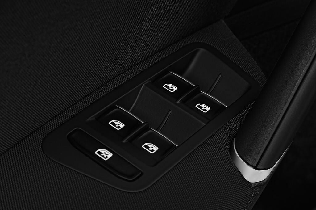 Volkswagen Golf (Baujahr 2017) GTD 5 Türen Bedienungselemente Tür