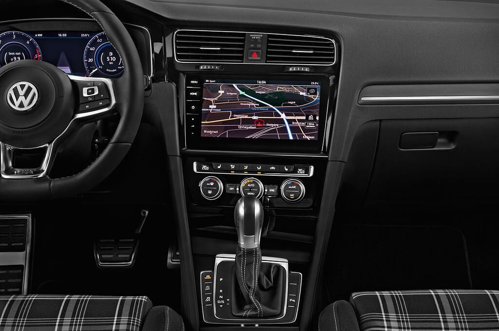 Volkswagen Golf (Baujahr 2017) GTD 5 Türen Mittelkonsole