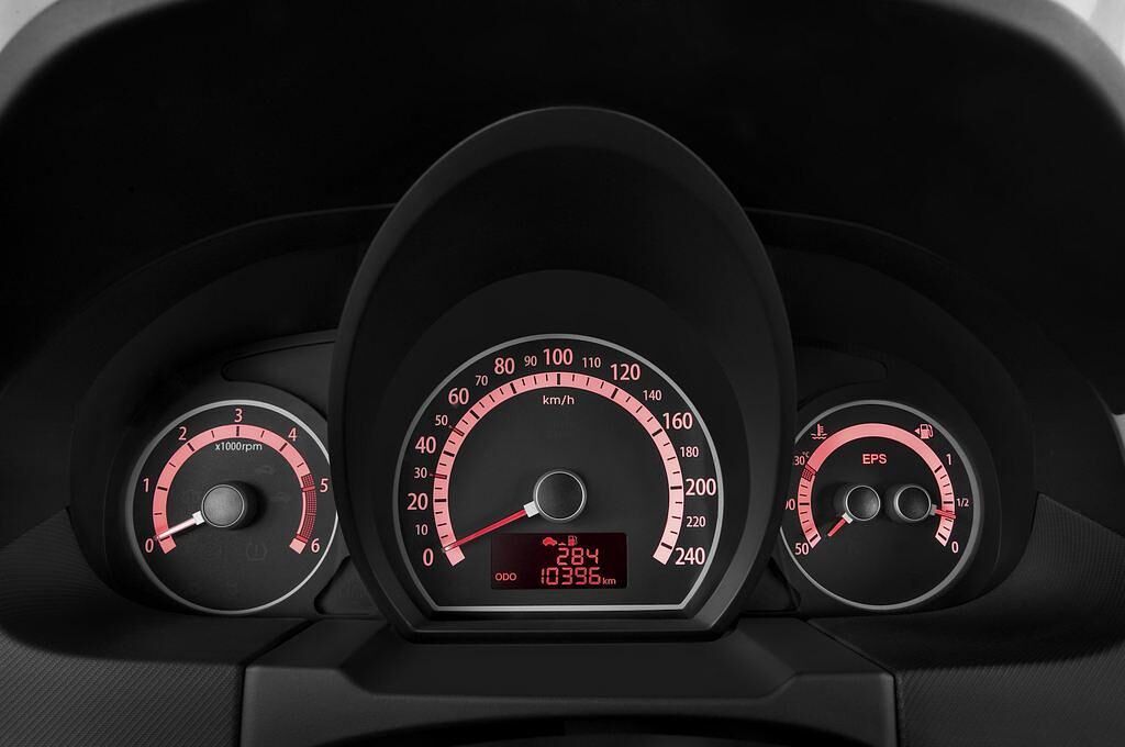 Kia cee'd (Baujahr 2010) Attract 5 Türen Tacho und Fahrerinstrumente