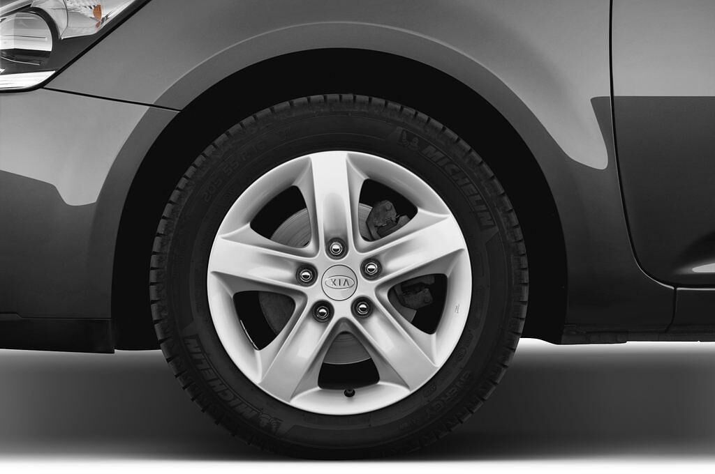 Kia cee'd (Baujahr 2010) Attract 5 Türen Reifen und Felge