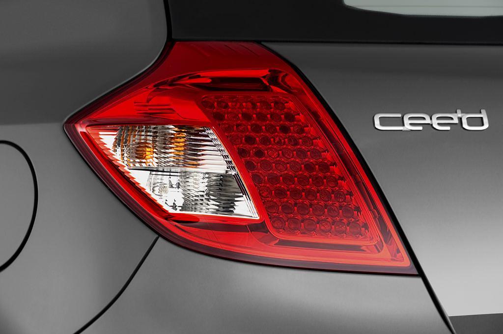 Kia cee'd (Baujahr 2011) Attract 5 Türen Rücklicht
