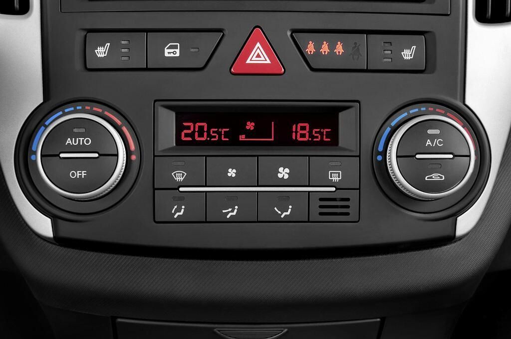Kia cee'd (Baujahr 2011) Attract 5 Türen Temperatur und Klimaanlage