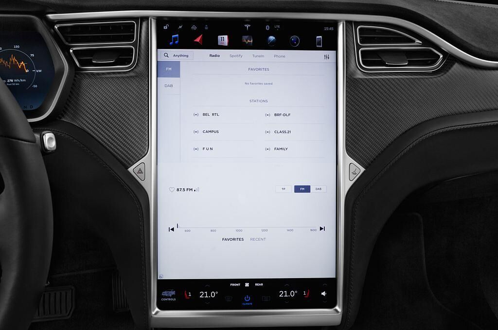 Tesla Model X (Baujahr 2017) 100D 5 Türen Radio und Infotainmentsystem