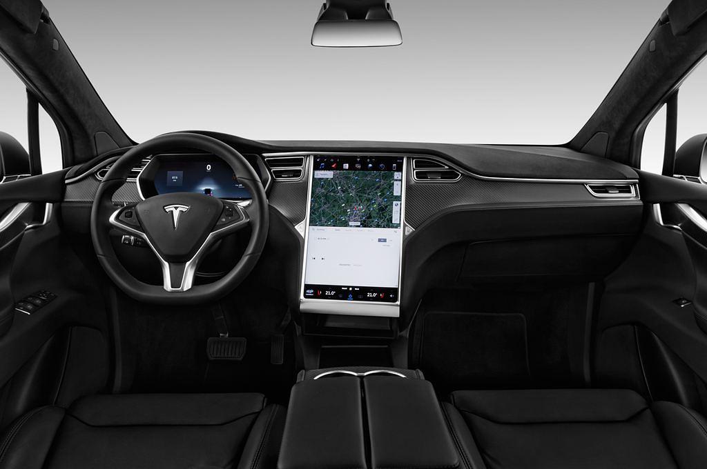 Tesla Model X (Baujahr 2017) 100D 5 Türen Cockpit und Innenraum