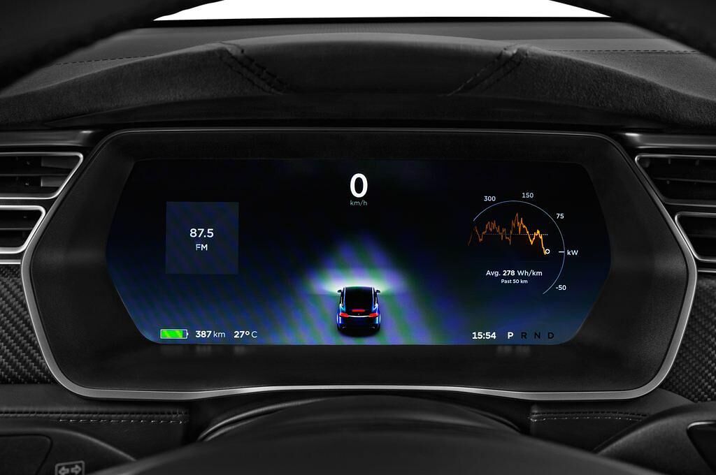 Tesla Model X (Baujahr 2017) 100D 5 Türen Tacho und Fahrerinstrumente