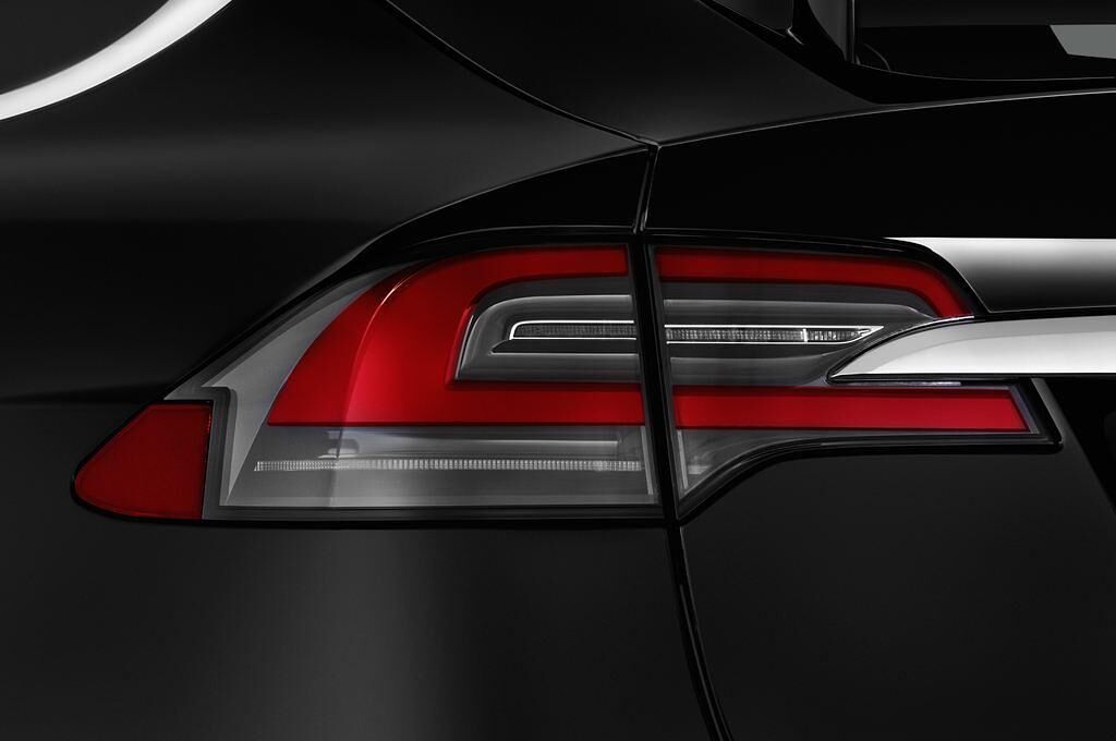 Tesla Model X (Baujahr 2017) 100D 5 Türen Rücklicht