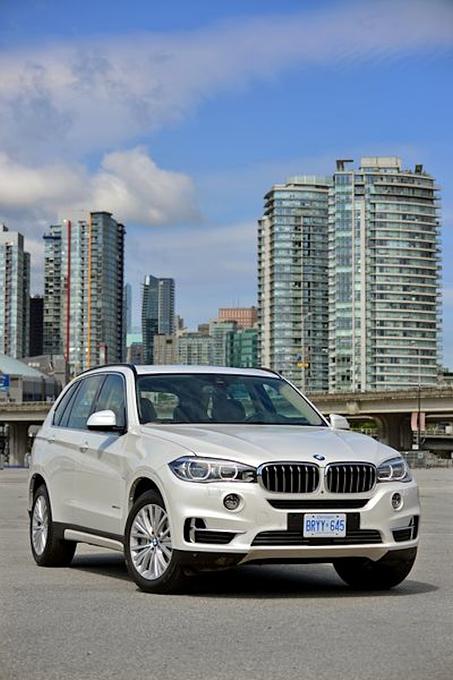 Der BMW X5 50i kostet mindestens 78.800 Euro