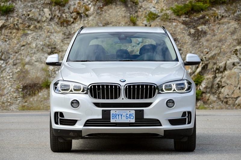 Der BMW X5 50i ist 1,94 Meter breit