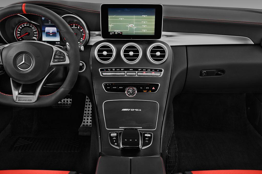Mercedes C Class (Baujahr 2017) AMG C63 S 4 Türen Mittelkonsole