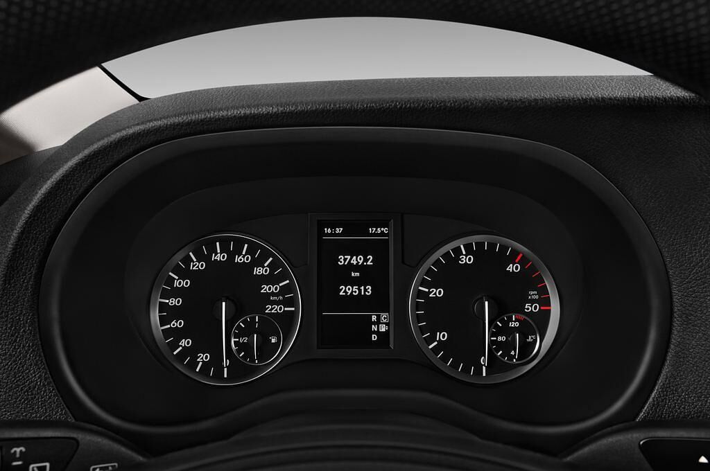 Mercedes Vito Tourer (Baujahr 2017) Pro 4 Türen Tacho und Fahrerinstrumente