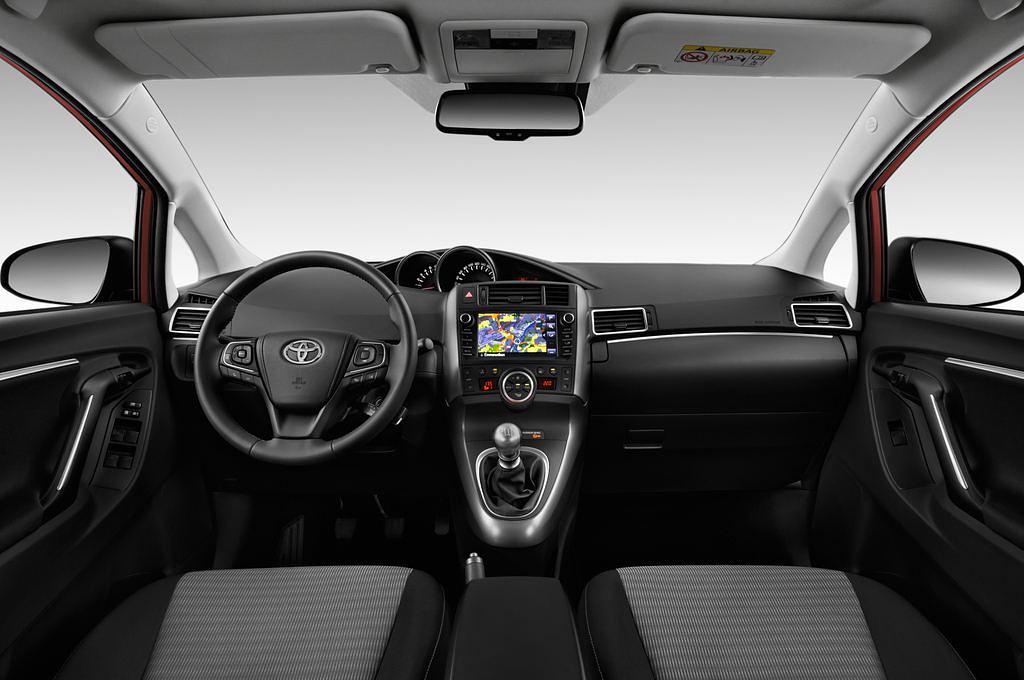 Toyota Verso (Baujahr 2017) Edition S+ 5 Türen Cockpit und Innenraum