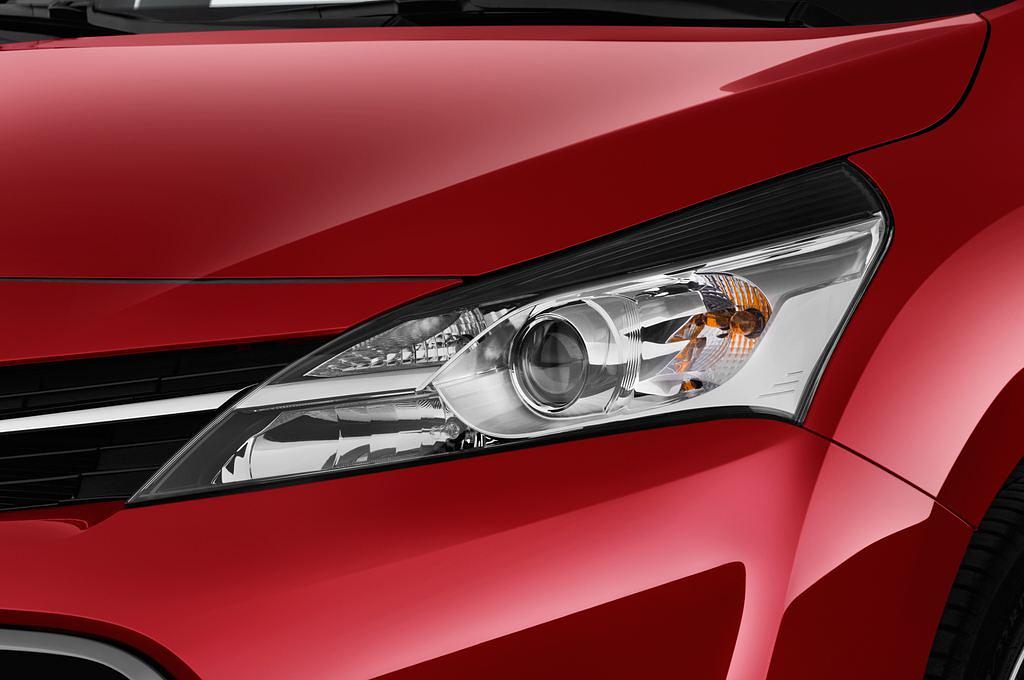 Toyota Verso (Baujahr 2017) Edition S+ 5 Türen Scheinwerfer