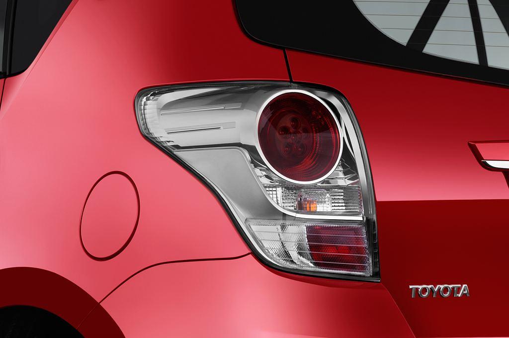 Toyota Verso (Baujahr 2017) Edition S+ 5 Türen Rücklicht