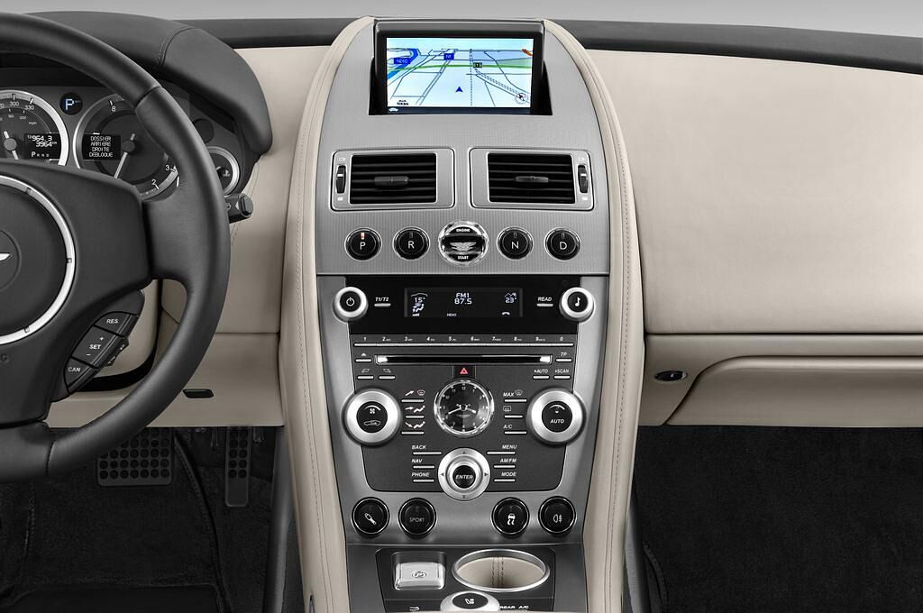 Aston Martin Rapide (Baujahr 2011) Luxury 5 Türen Mittelkonsole