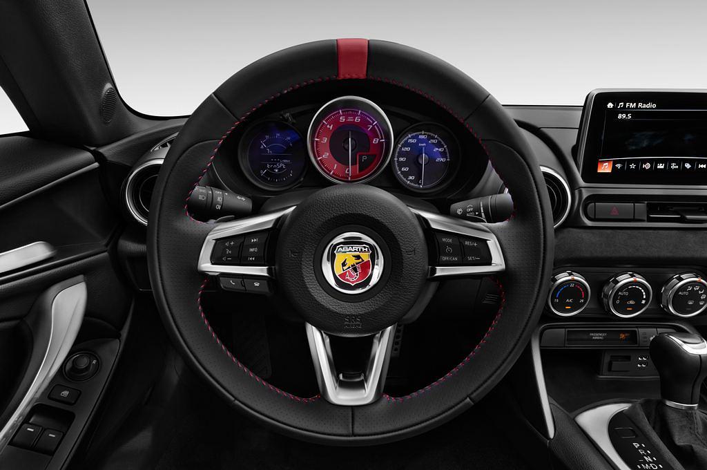 Abarth 124 Spider (Baujahr 2017) - 2 Türen Lenkrad