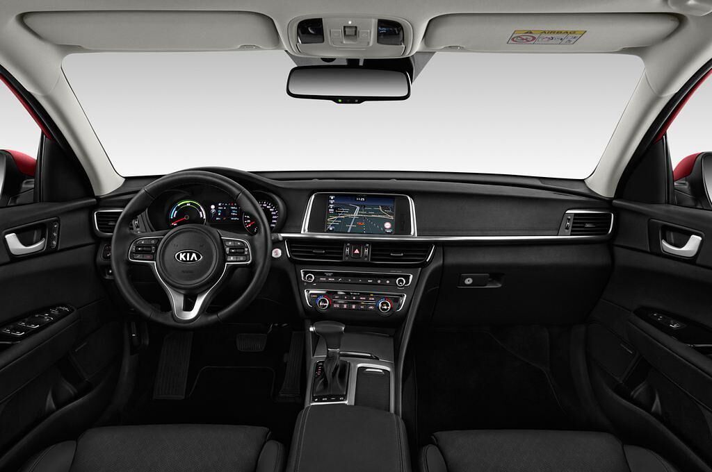 KIA Optima Plug-In Hybrid (Baujahr 2017) Attract 4 Türen Cockpit und Innenraum