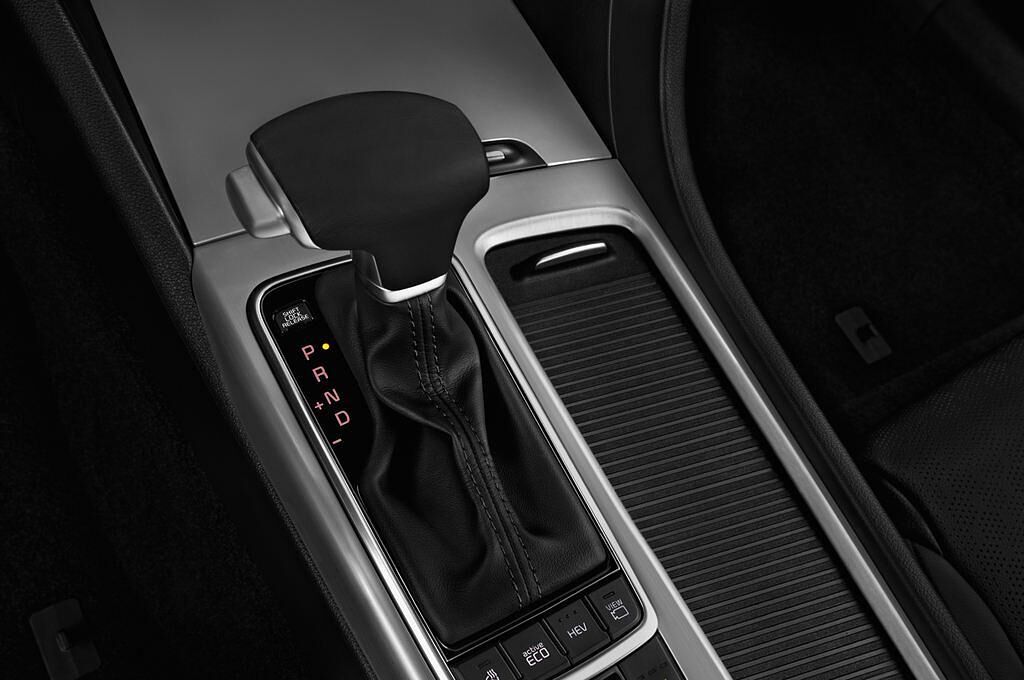 KIA Optima Plug-In Hybrid (Baujahr 2017) Attract 4 Türen Schalthebel